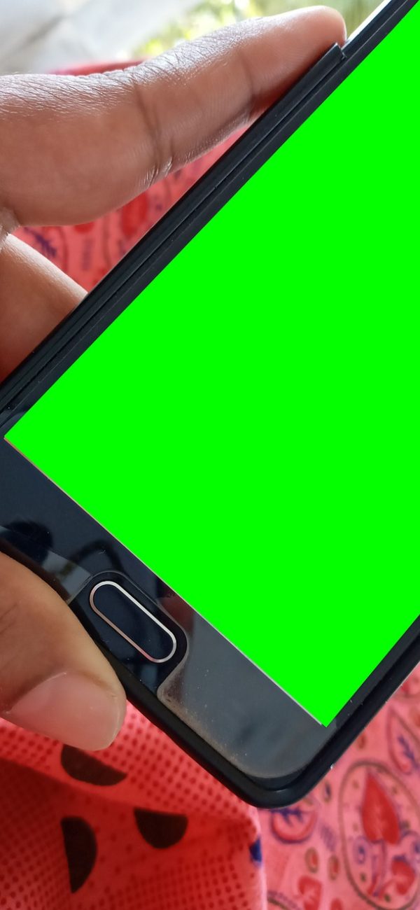 微星驱动 App 自检诊断界面截图，屏幕上按顺序列出连接方式、权限状态、系统兼容性三项检查结果，前两项显示绿色对勾，第三项显示黄色待确认提示